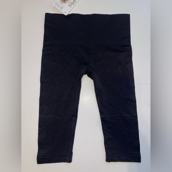 MeMoi SlimMe High Waisted Capri black size medium/2 - Picture 7 of 9